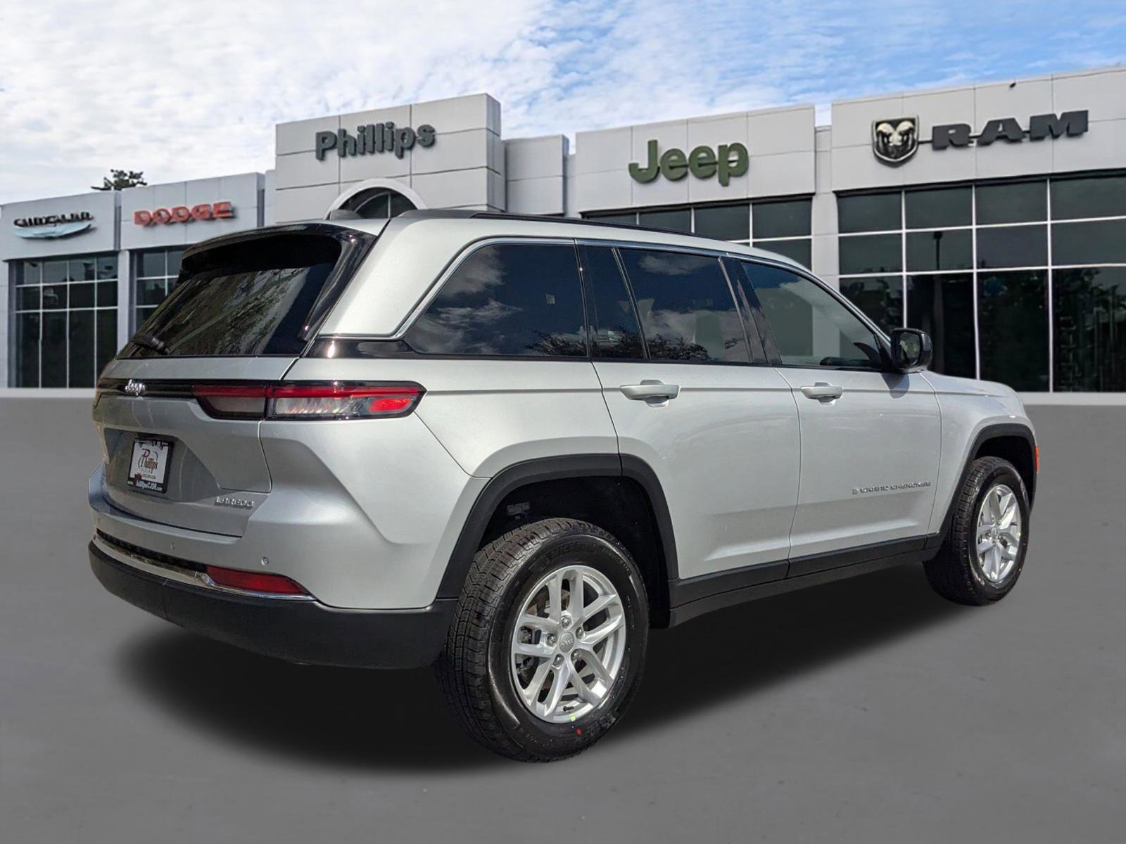 New 2026 Jeep Grand Cherokee 2WD image 3