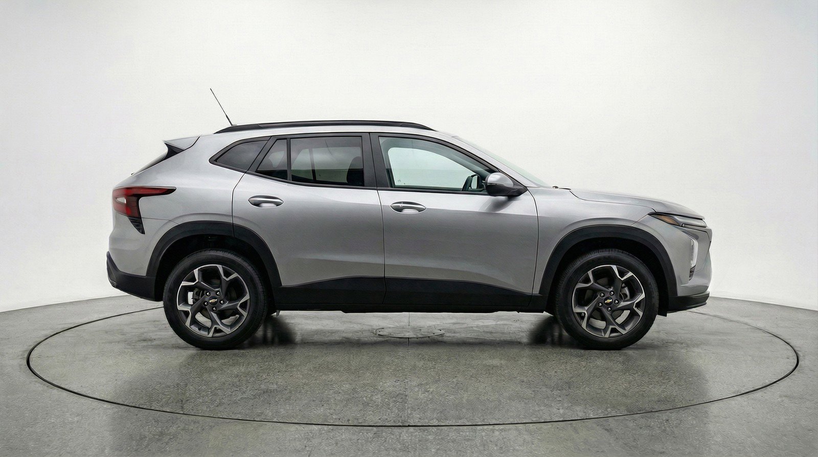 Used 2025 Chevrolet Trax LT FWD image 11