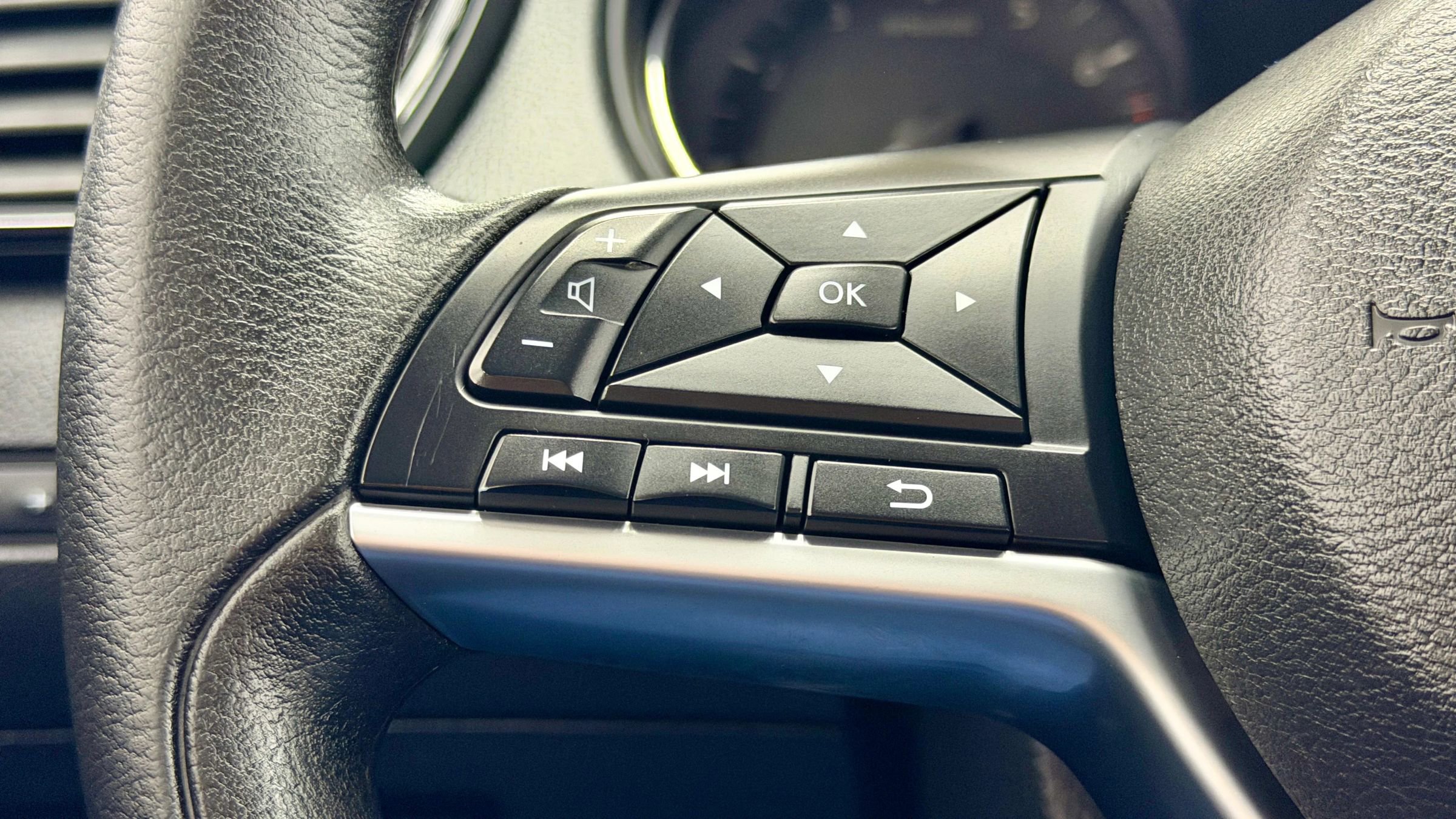 Used 2019 Nissan Rogue S image 19