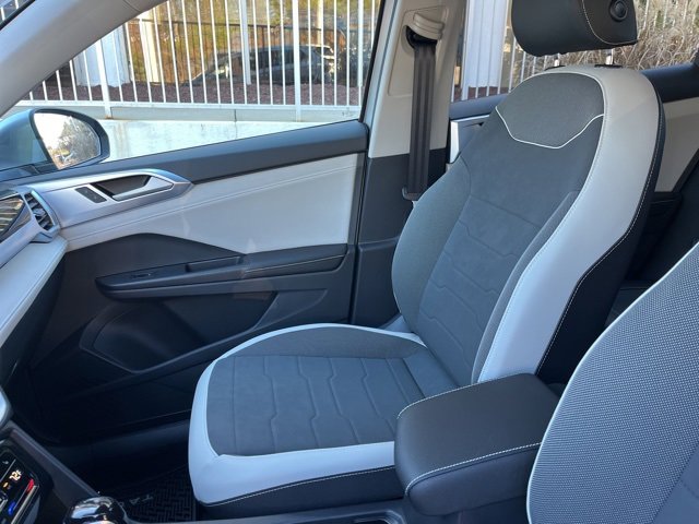 New 2026 Volkswagen Taos SE image 11