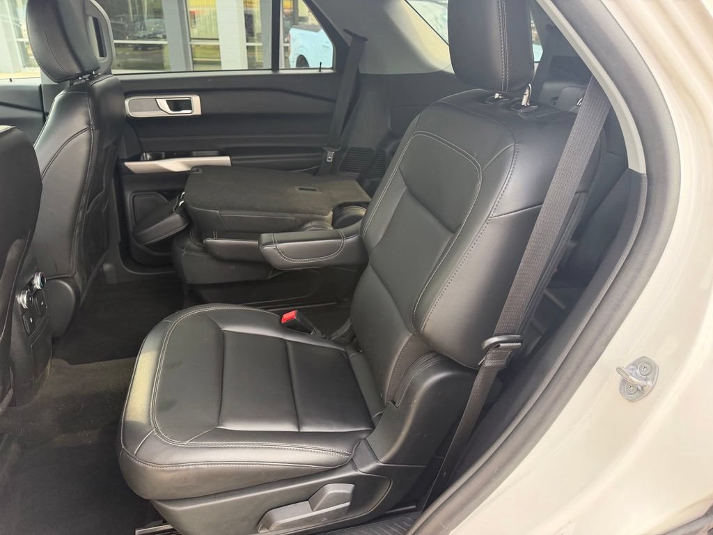 Used 2022 Ford Explorer XLT w/ Equipment Group 202A AWD/4WD image 17