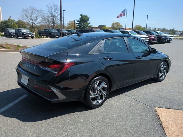 Used 2025 Hyundai Elantra Sport FWD image 4