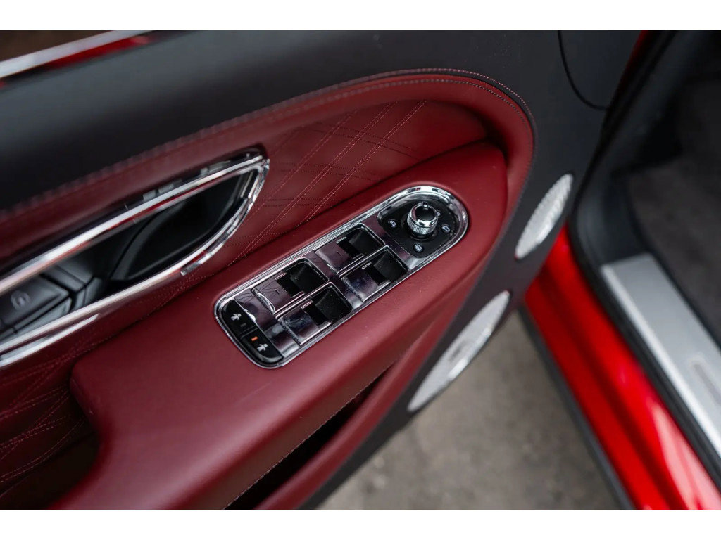 Used 2024 Bentley Bentayga Extended Wheelbase image 48