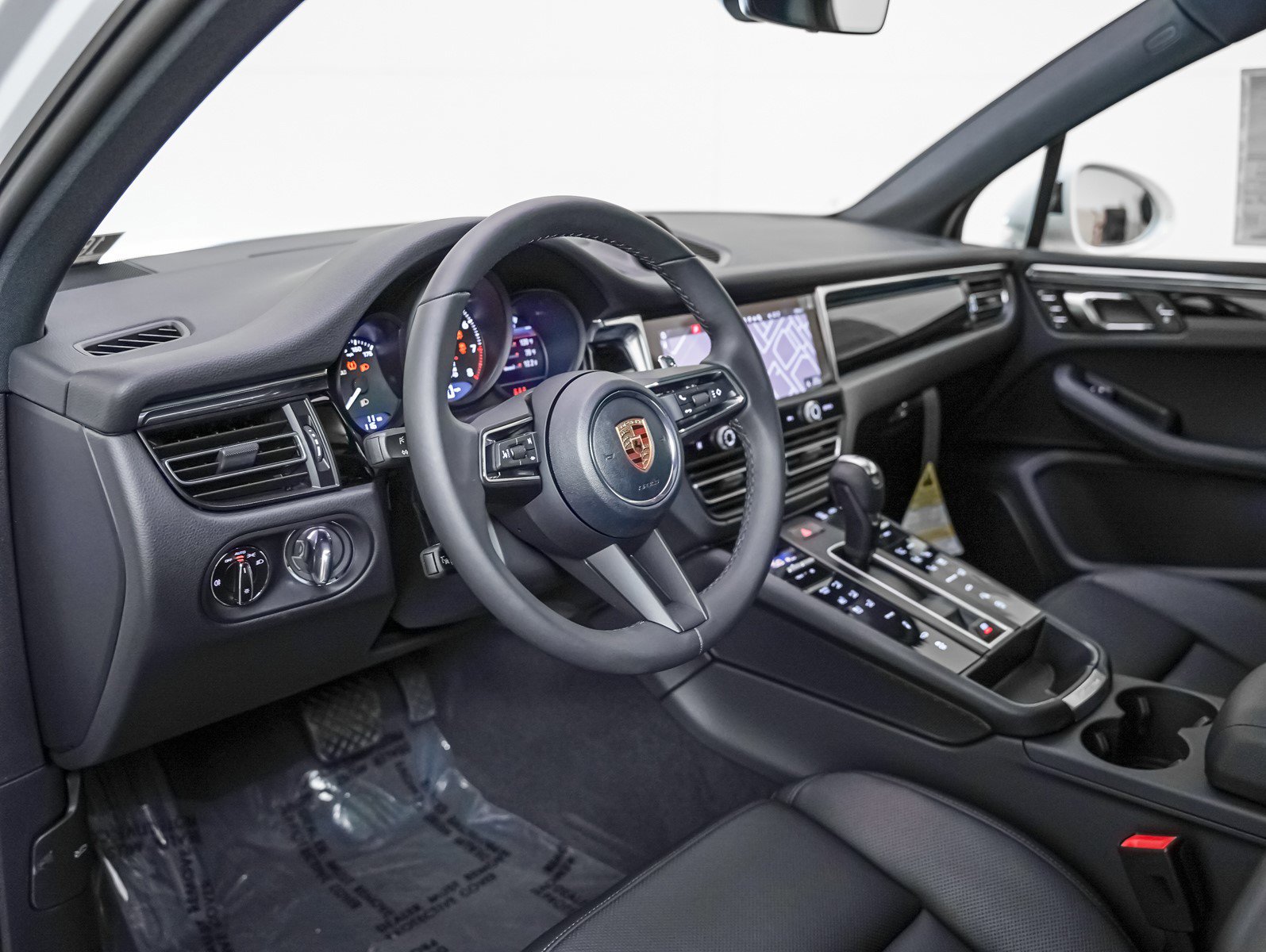 New 2026 Porsche Macan image 4