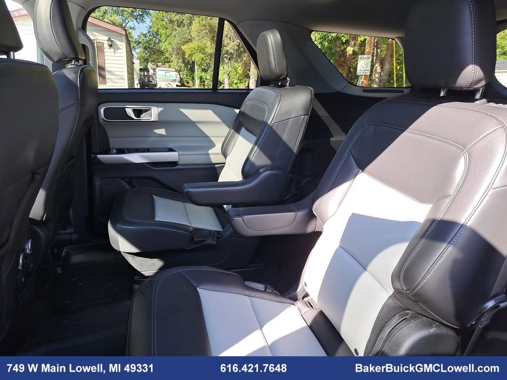 Used 2022 Ford Explorer XLT w/ XLT Sport Appearance Package image 15