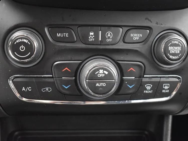 Used 2021 Jeep Cherokee Trailhawk w/ Premium Leather Package image 33