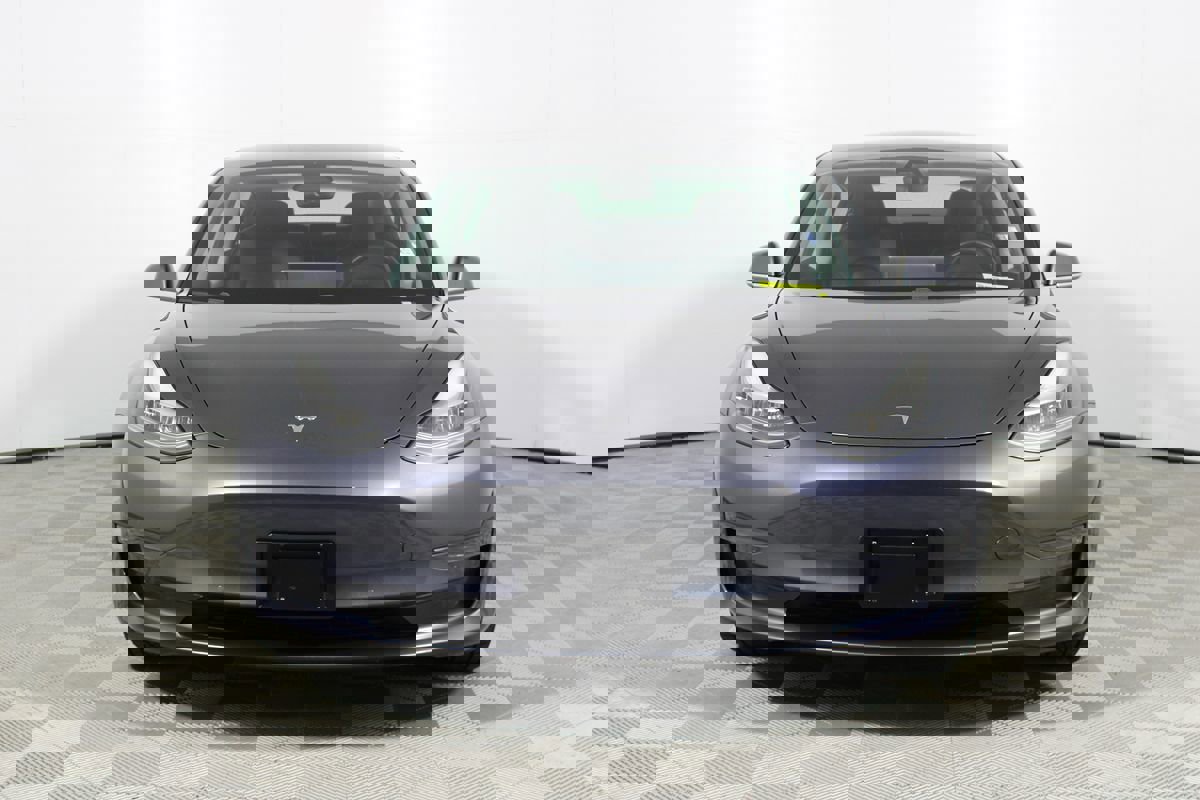 Used 2020 Tesla Model 3 Standard Range Plus image 2