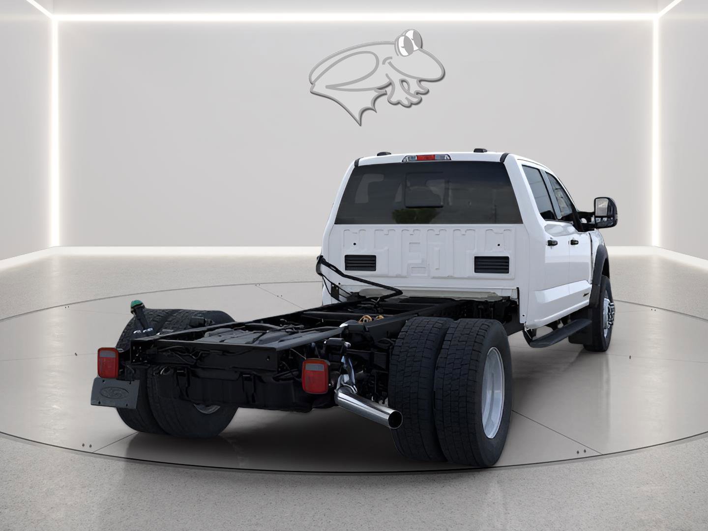 New 2026 Ford F550 4x4 Crew Cab image 7