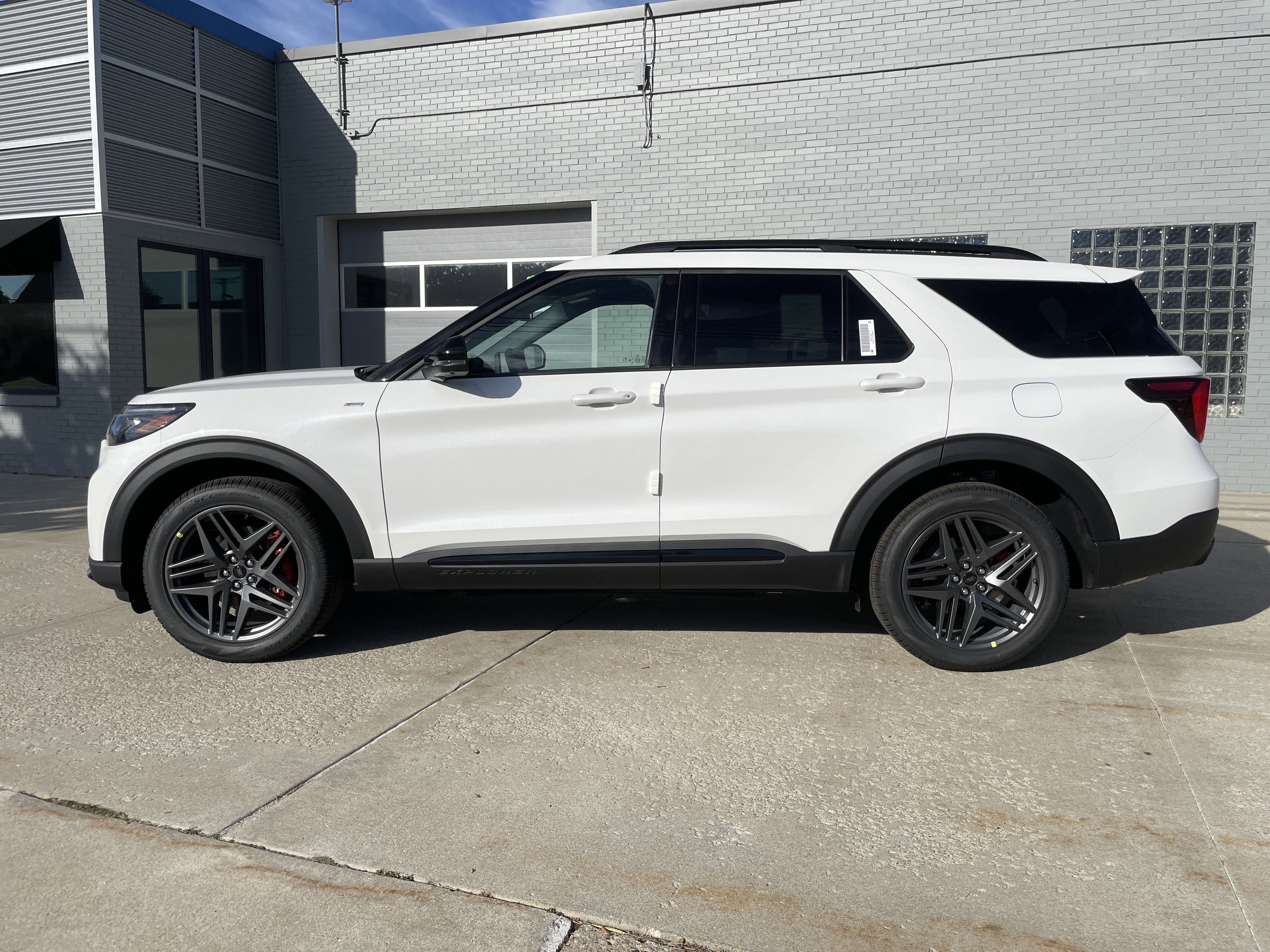 New 2026 Ford Explorer ST-Line image 7
