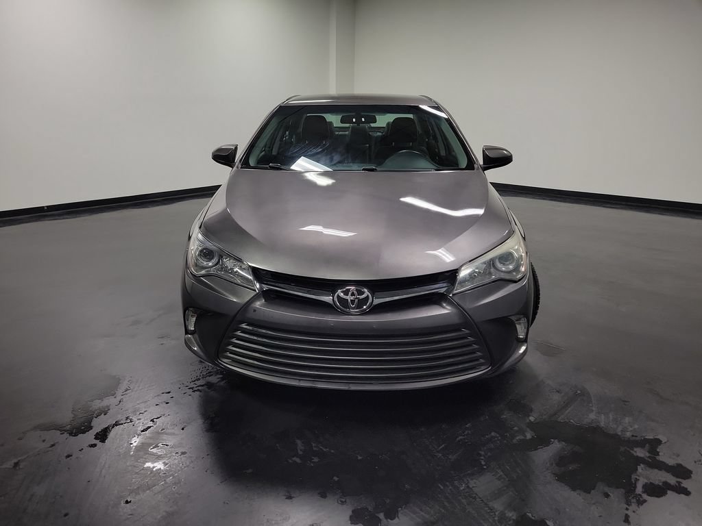Used 2016 Toyota Camry SE FWD image 2