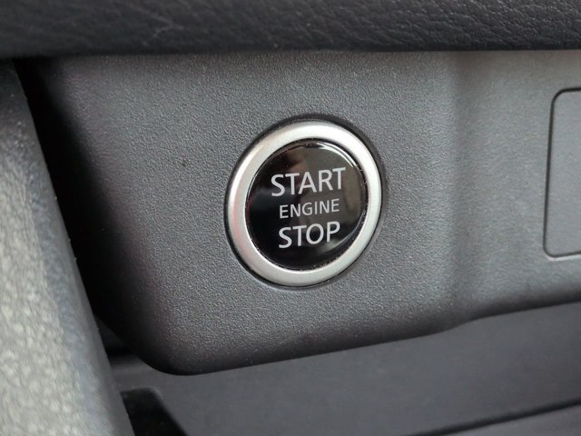 Certified 2022 Nissan Rogue SV FWD image 26