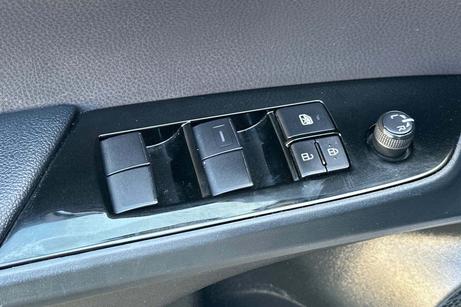 Used 2021 Toyota Prius Prime XLE image 12