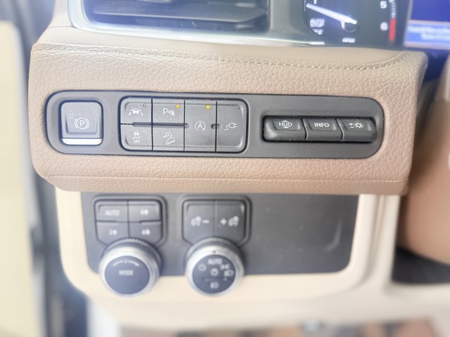 Certified 2021 GMC Yukon Denali w/ Denali Premium Package AWD/4WD image 22