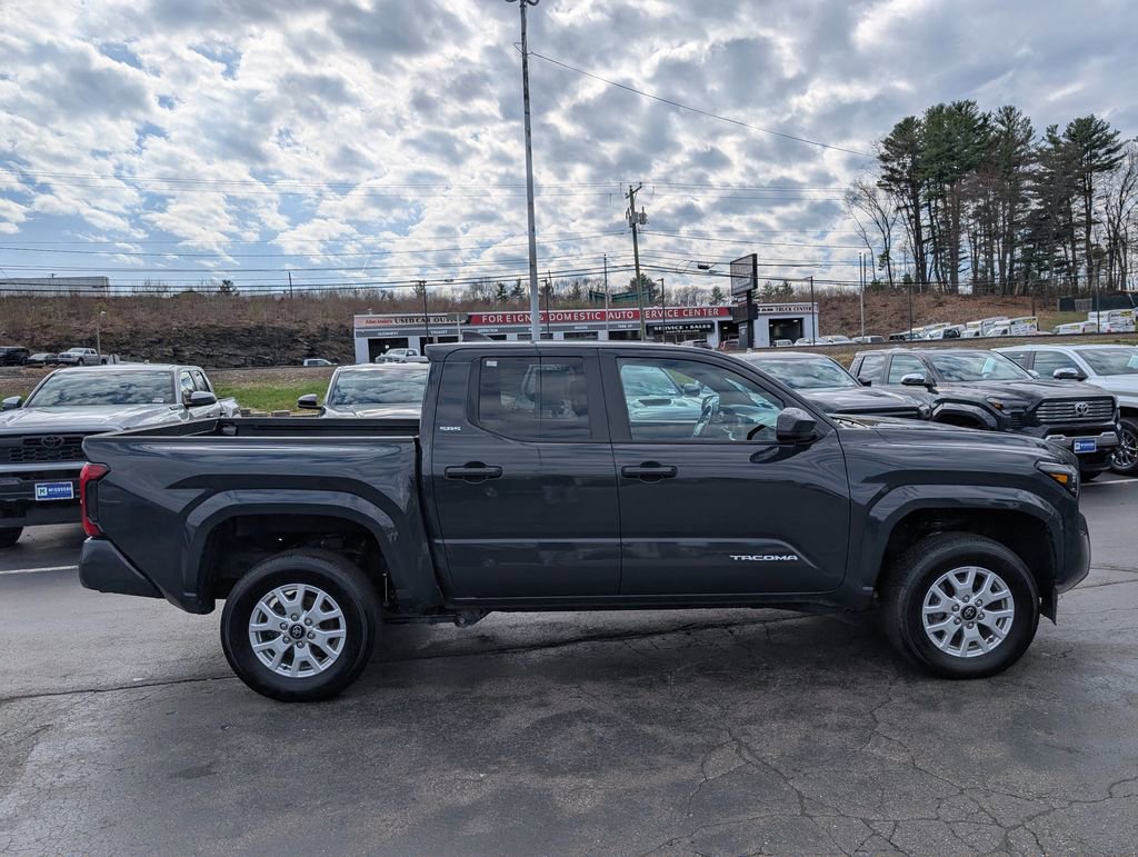 Certified 2024 Toyota Tacoma SR5 AWD/4WD image 9