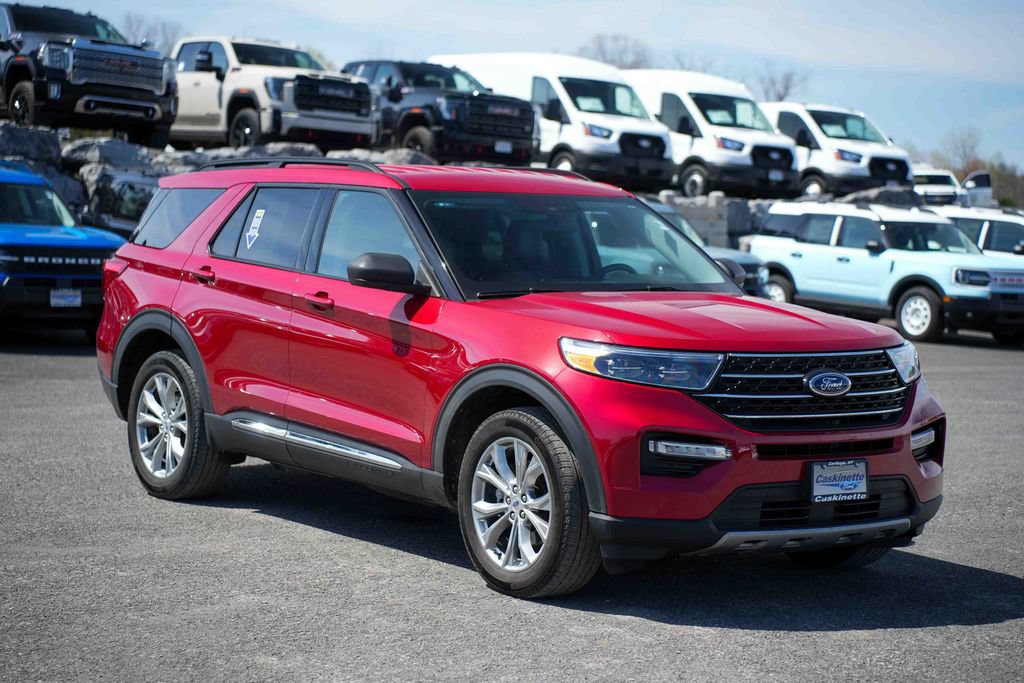 Used 2023 Ford Explorer XLT w/ Equipment Group 202A AWD/4WD image 3