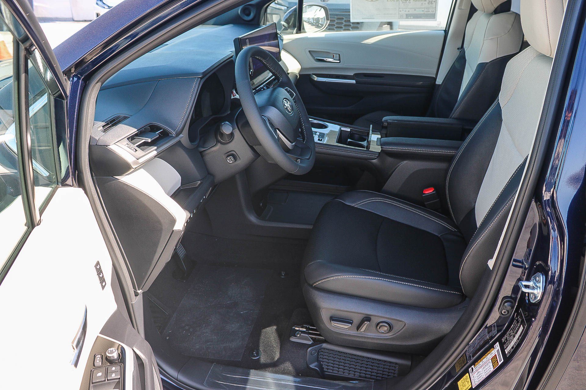 New 2026 Toyota Sienna Platinum AWD/4WD image 20