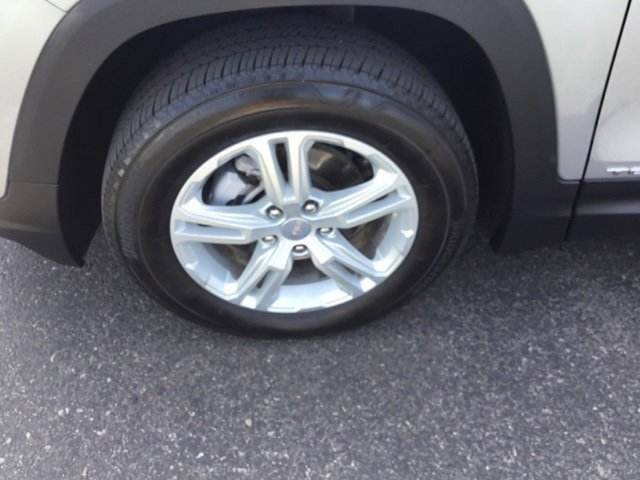 Used 2024 GMC Terrain SLE image 9