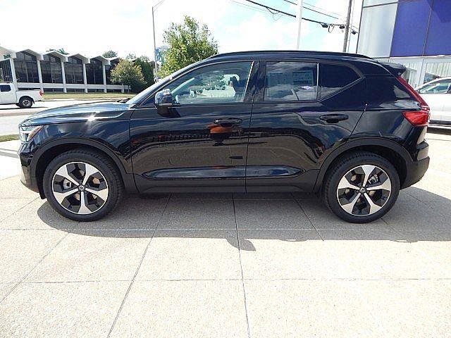 Used 2026 Volvo XC40 B5 Plus w/ Protection Package Premier AWD/4WD image 11