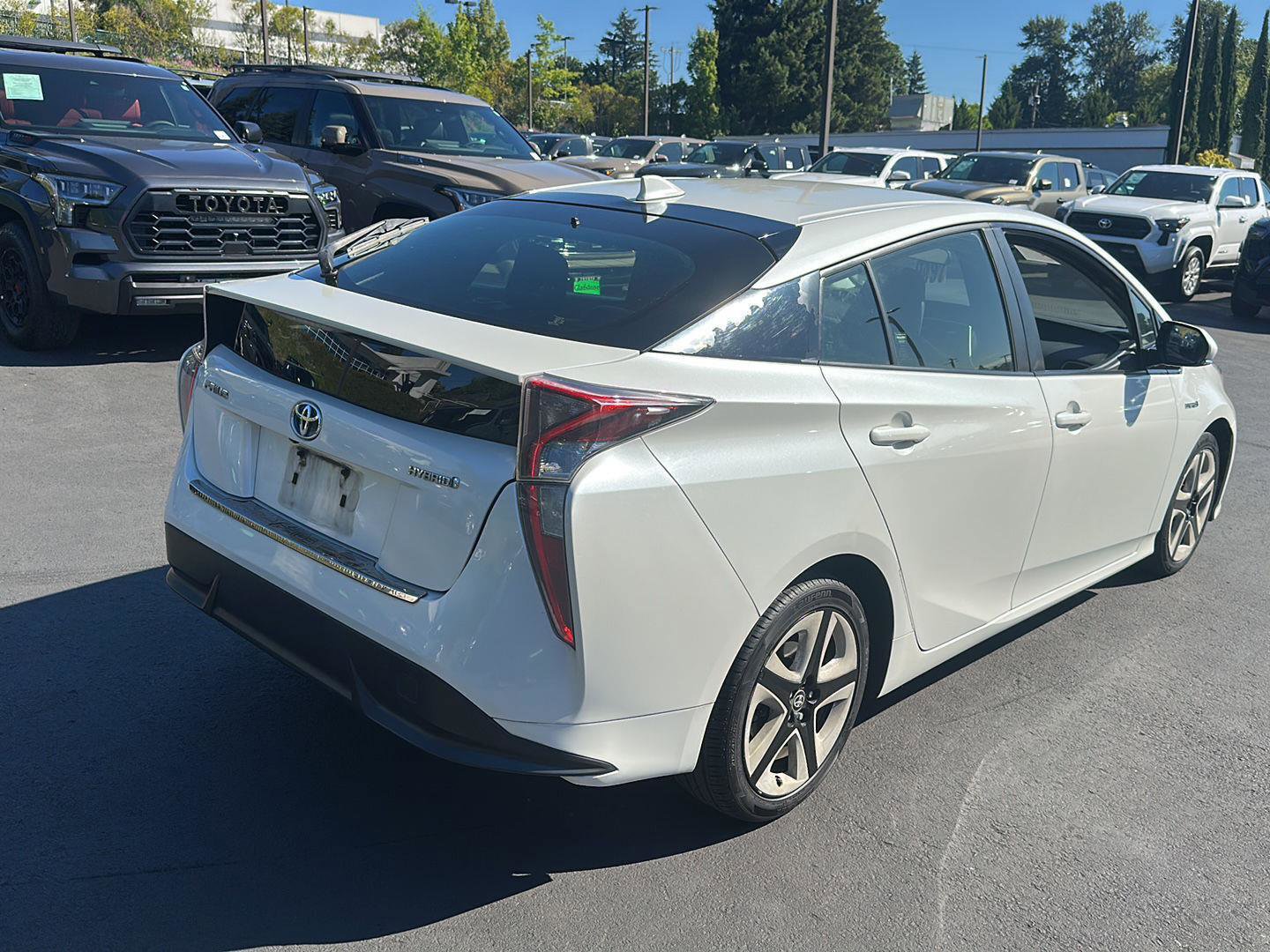 Used 2016 Toyota Prius Three Touring FWD image 4