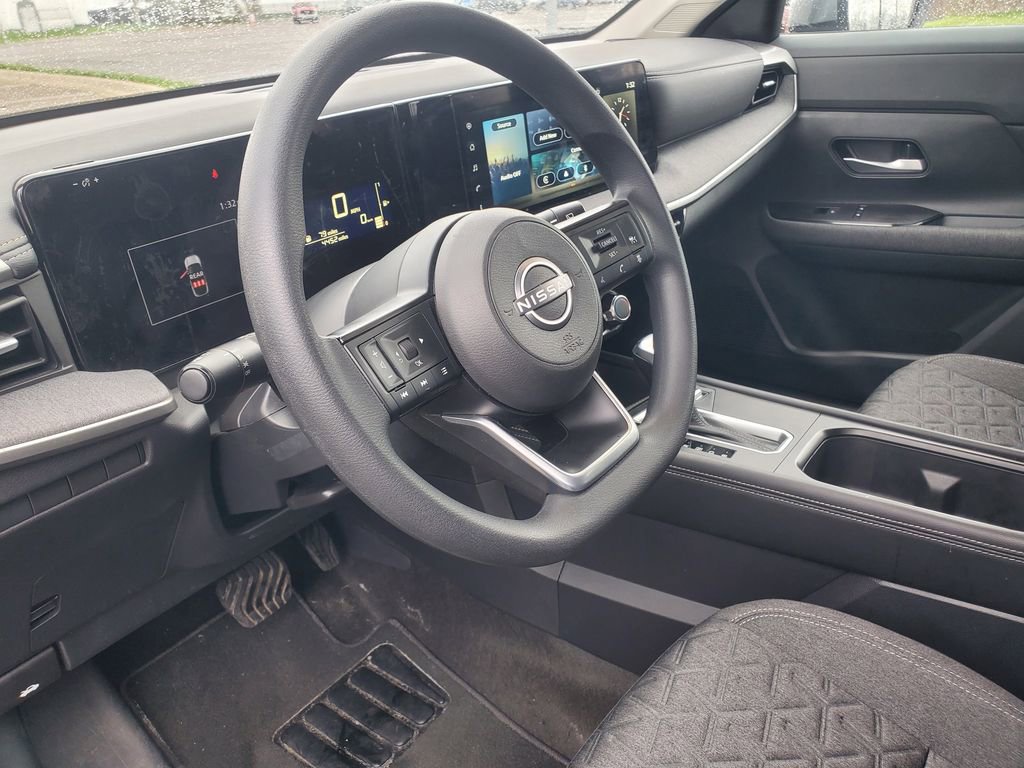 Used 2025 Nissan Kicks SV image 14