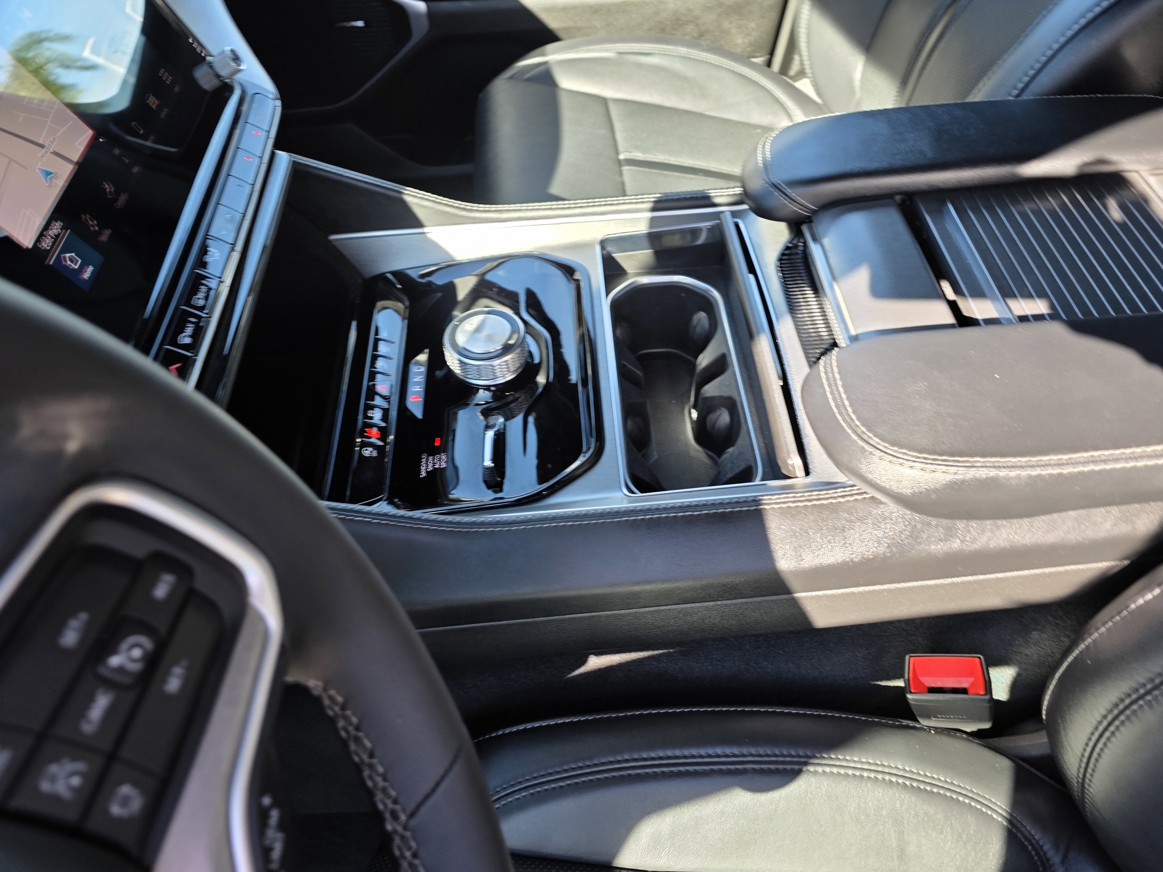 Certified 2025 Jeep Wagoneer Series II w/ 8-Passenger Seating Package image 13