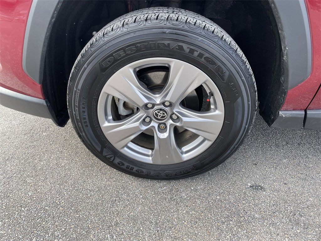 Used 2022 Toyota RAV4 XLE image 9