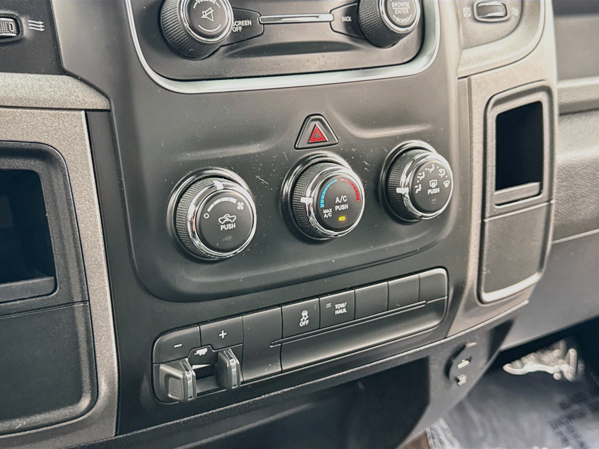 Used 2014 RAM 2500 Tradesman w/ Chrome Appearance Group AWD/4WD image 17