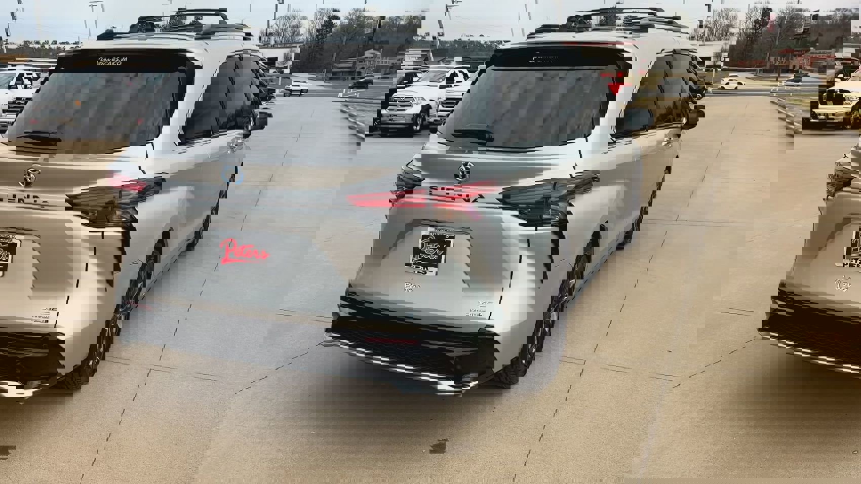 Used 2024 Toyota Sienna XSE w/ XSE Plus Package image 7