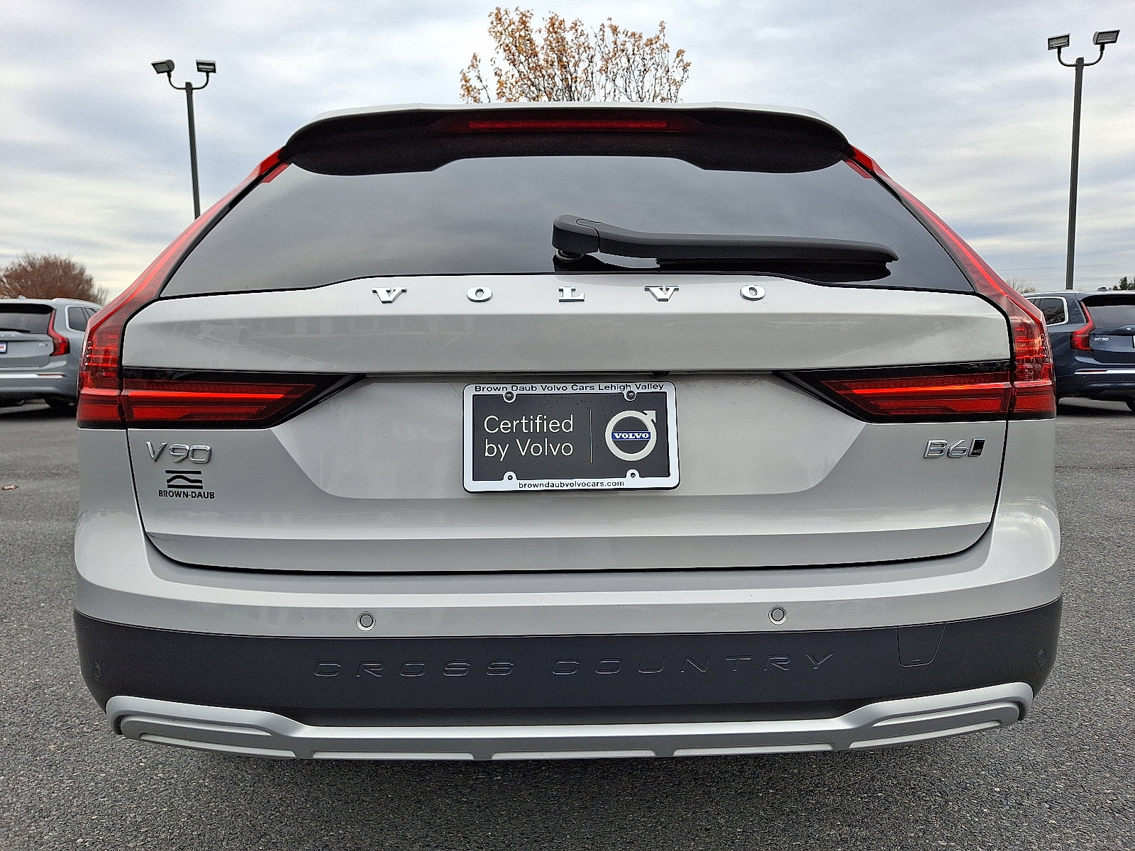 Used 2024 Volvo V90 B6 Cross Country Ultimate image 5