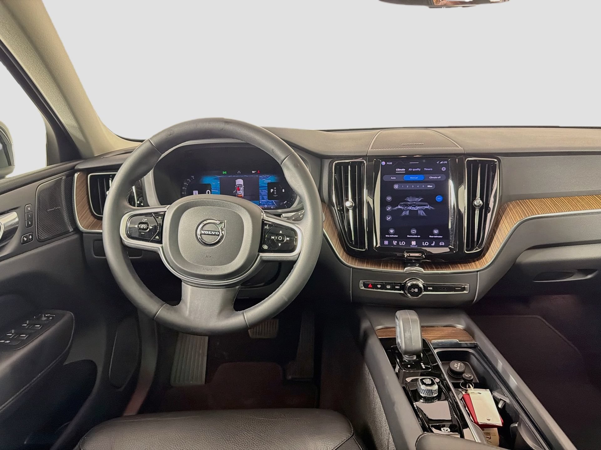Certified 2023 Volvo XC60 B5 Plus w/ Protection Package Premier FWD image 24