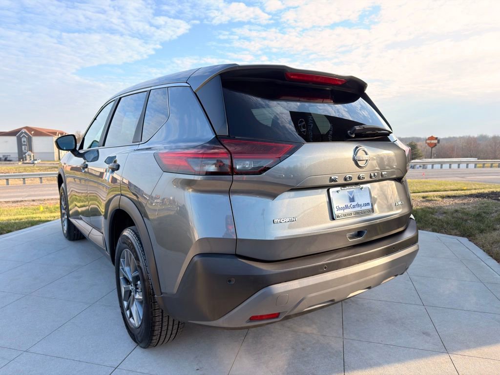 Used 2023 Nissan Rogue S AWD/4WD image 2