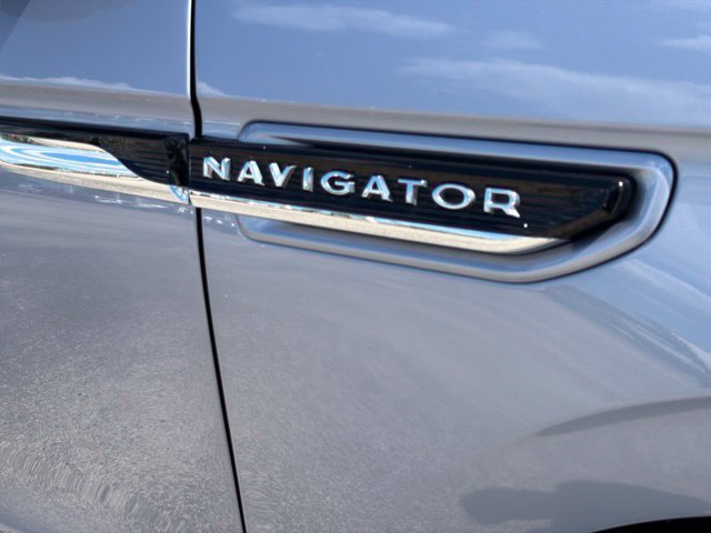 Used 2023 Lincoln Navigator L Black Label AWD/4WD image 9