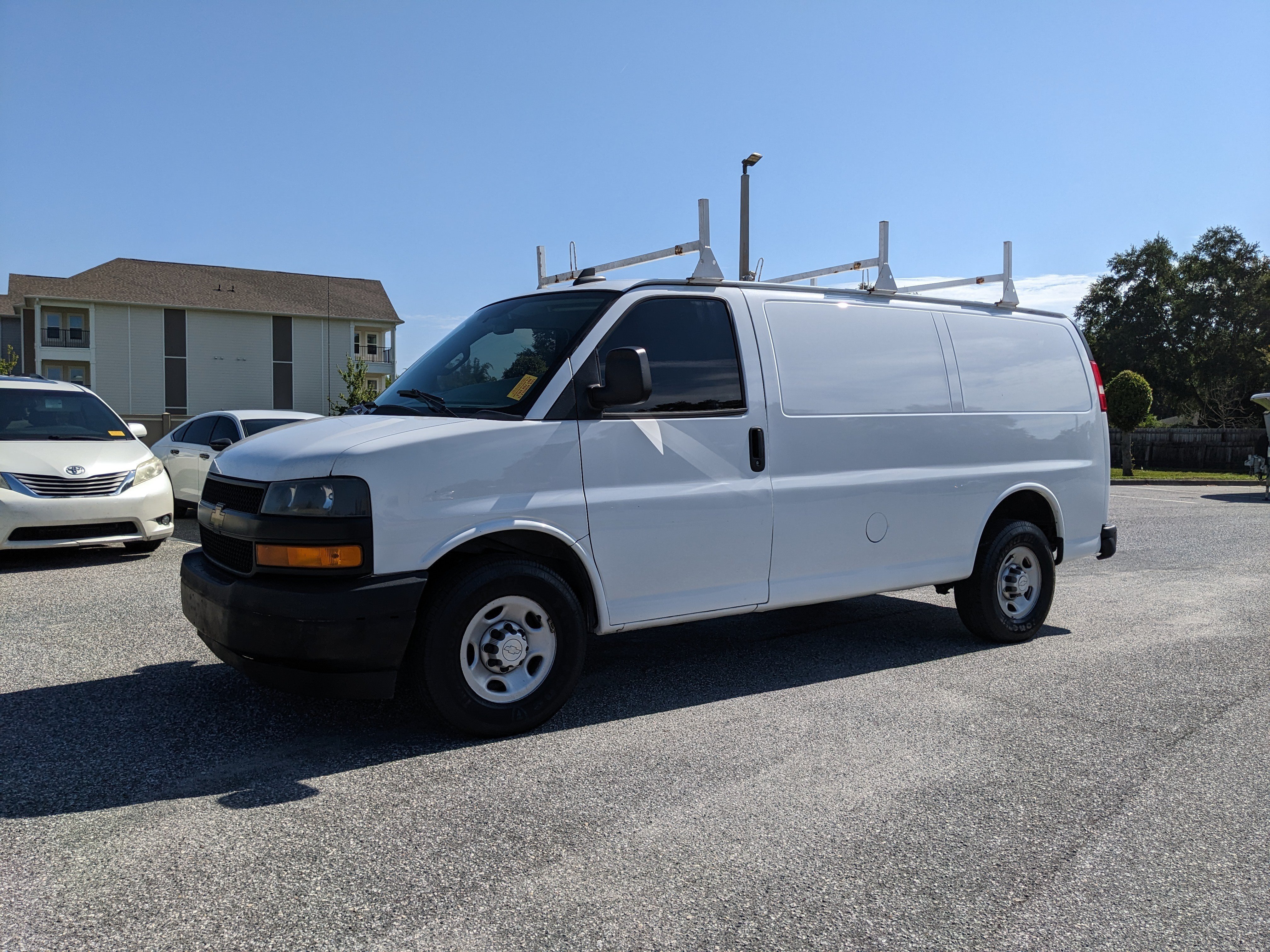 Used 2019 Chevrolet Express 2500 RWD image 2