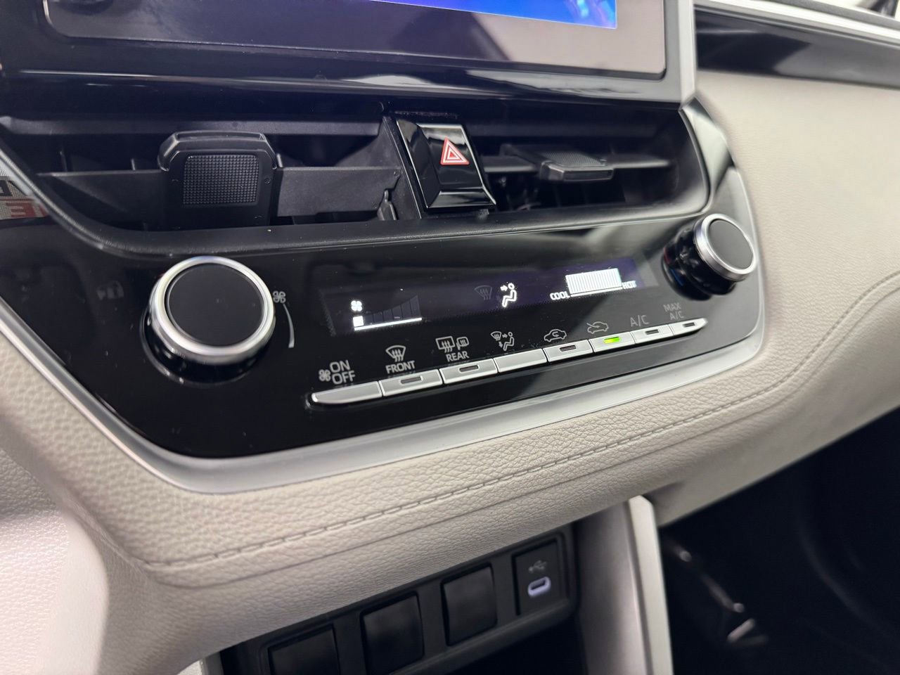 Used 2024 Toyota Corolla Cross L image 24