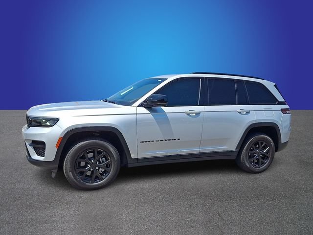 Used 2024 Jeep Grand Cherokee Altitude RWD image 7