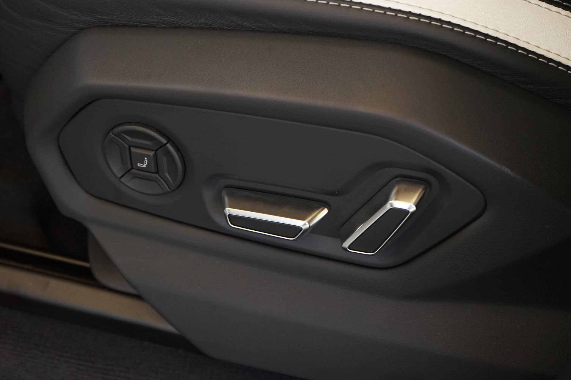 Used 2023 Lamborghini Urus S AWD/4WD image 30