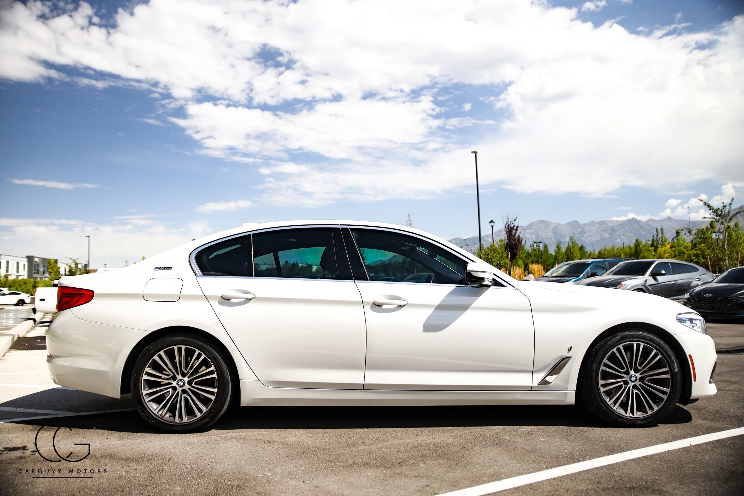 Used 2019 BMW 530e xDrive w/ Convenience Package AWD/4WD image 16