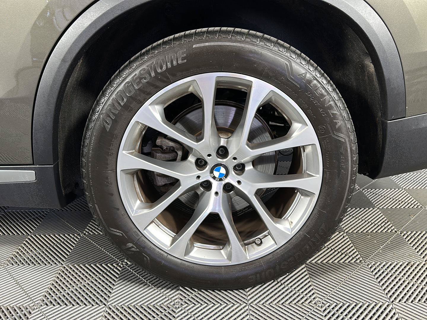Used 2024 BMW X5 xDrive40i w/ Premium Package AWD/4WD image 8