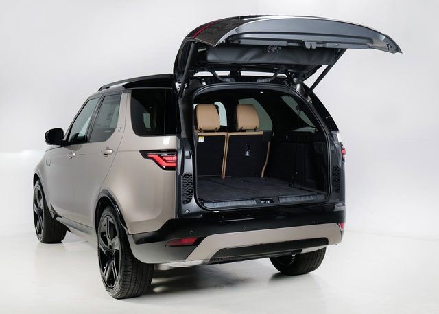 New 2026 Land Rover Discovery Dynamic SE image 29