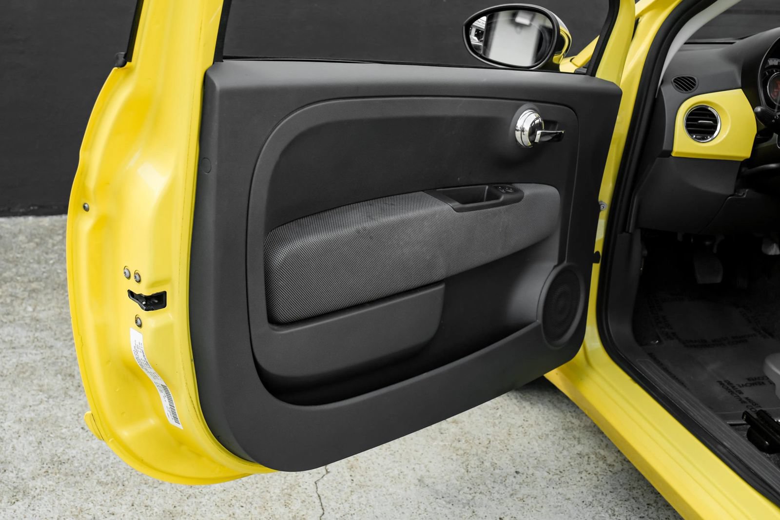 Used 2012 FIAT 500 Lounge FWD image 32