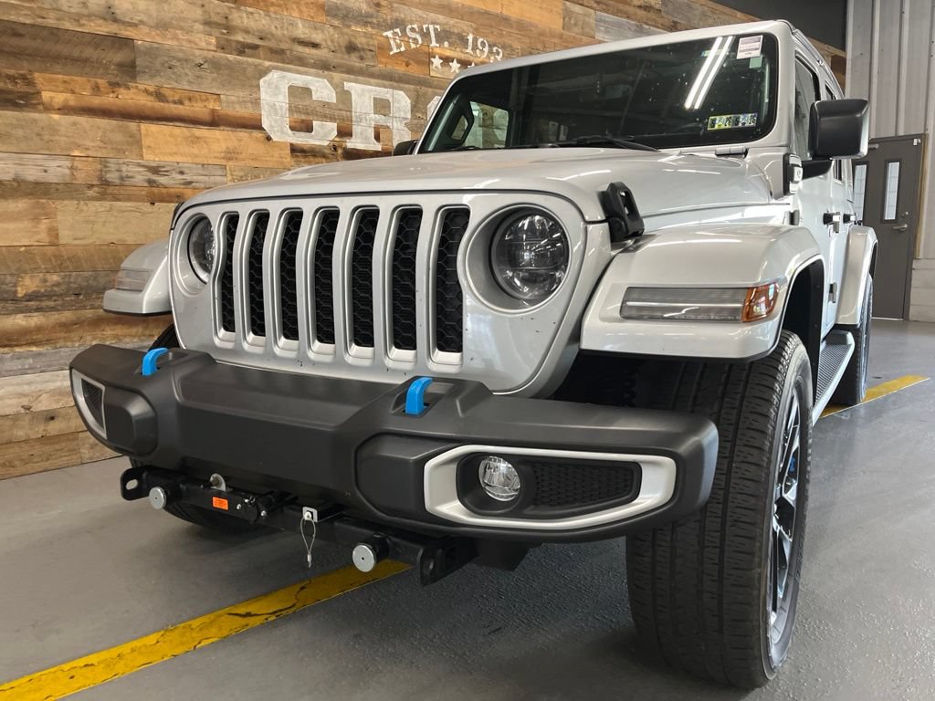 Used 2023 Jeep Wrangler Unlimited Sahara w/ Cold Weather Group AWD/4WD image 13