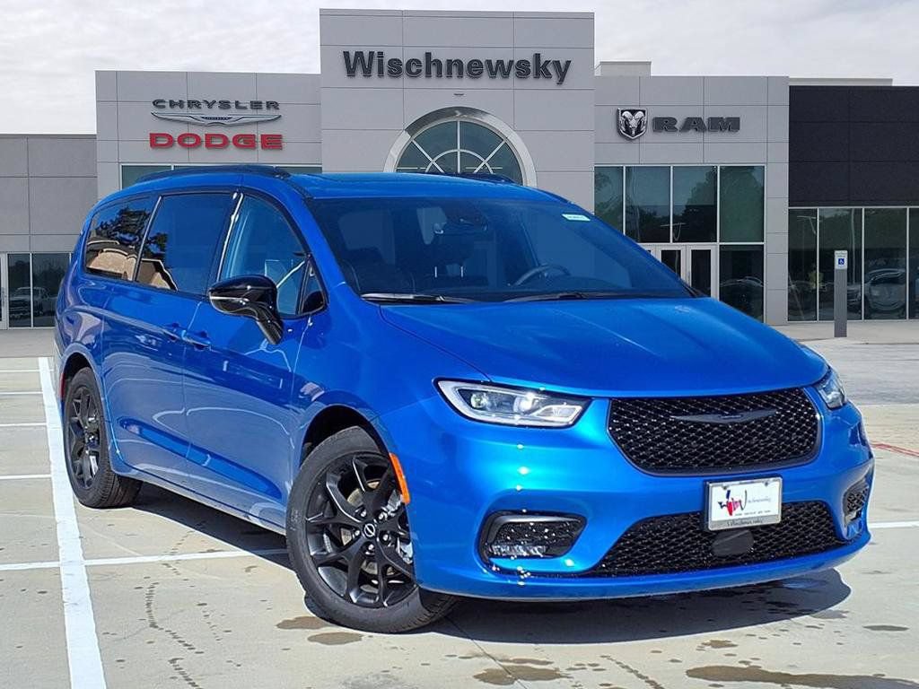 New 2026 Chrysler Pacifica Limited w/ S Appearance Package