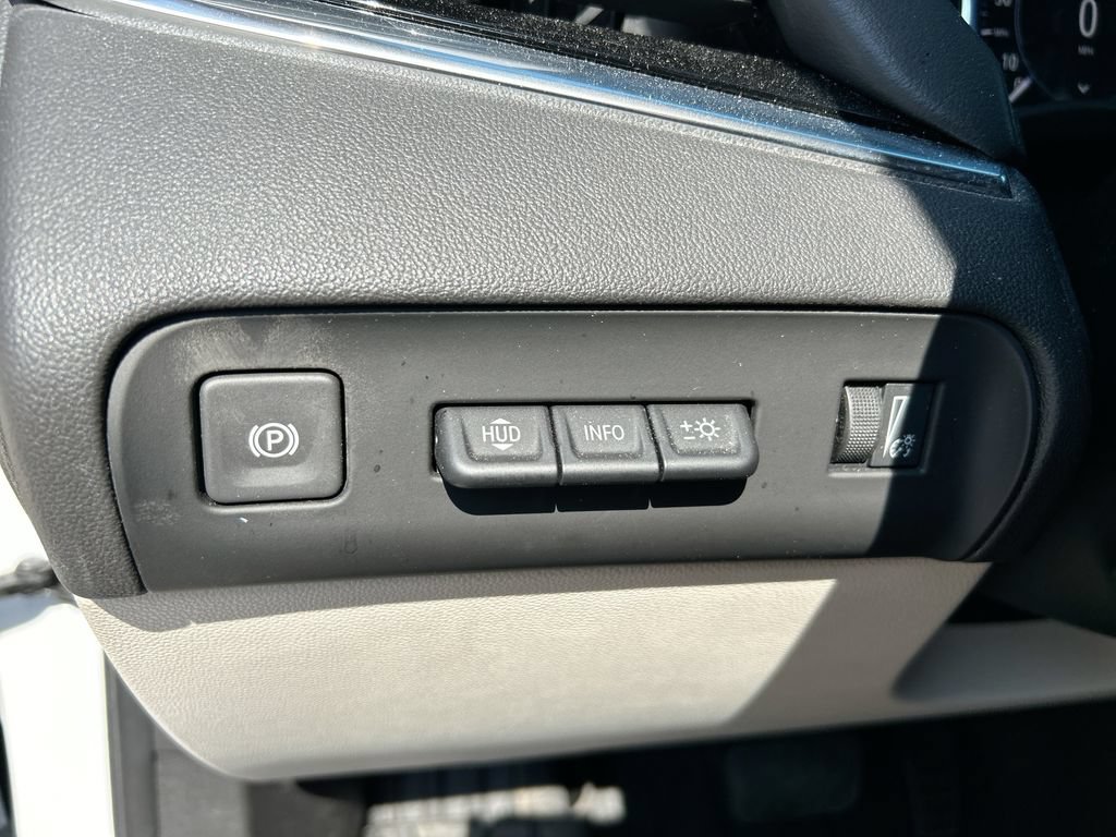 Used 2022 Buick Enclave Avenir AWD/4WD image 22
