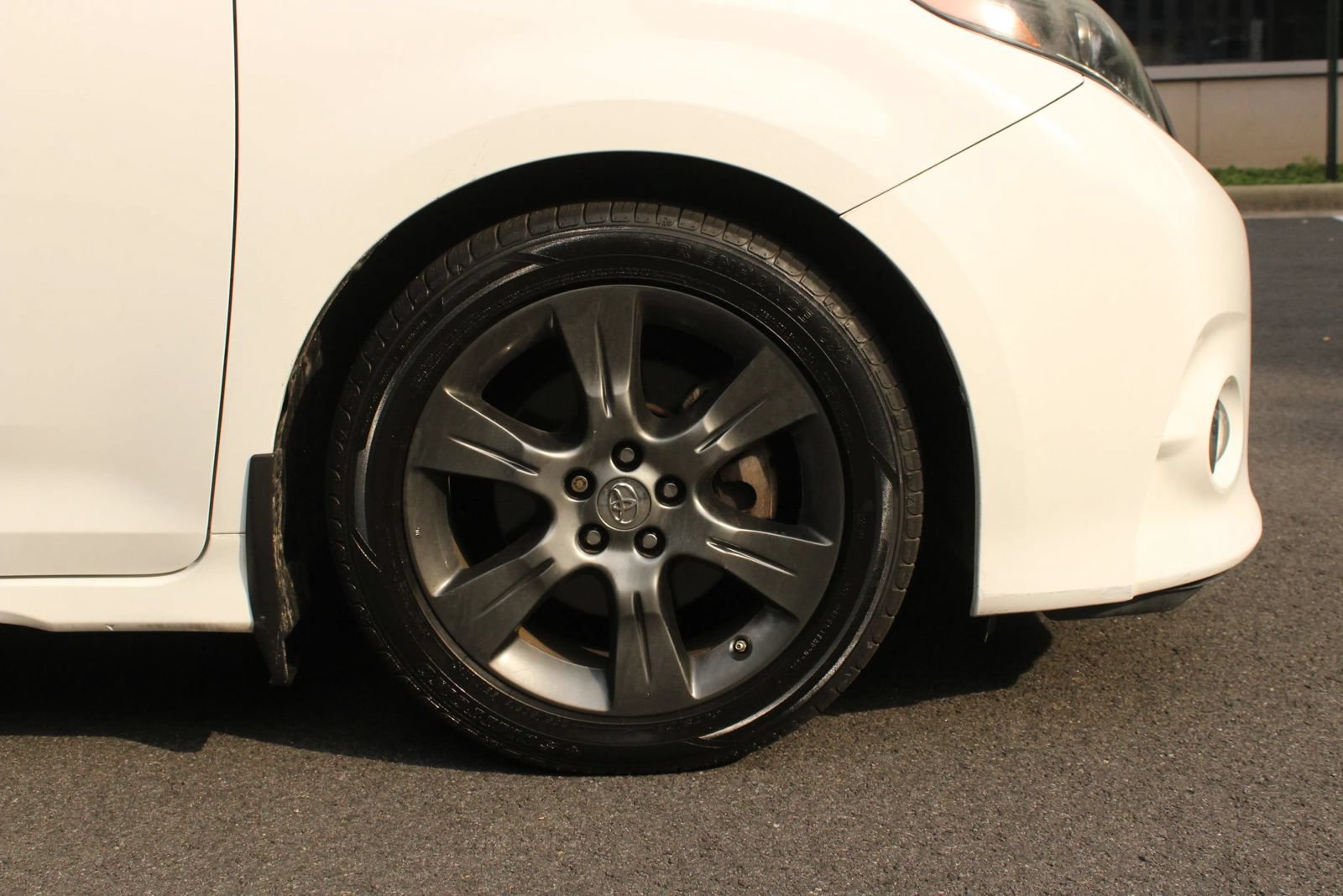 Used 2015 Toyota Sienna SE FWD image 4