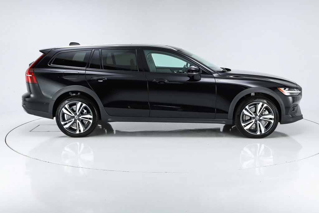 Used 2024 Volvo V60 B5 Cross Country Plus w/ Protection Package Premier AWD/4WD image 14