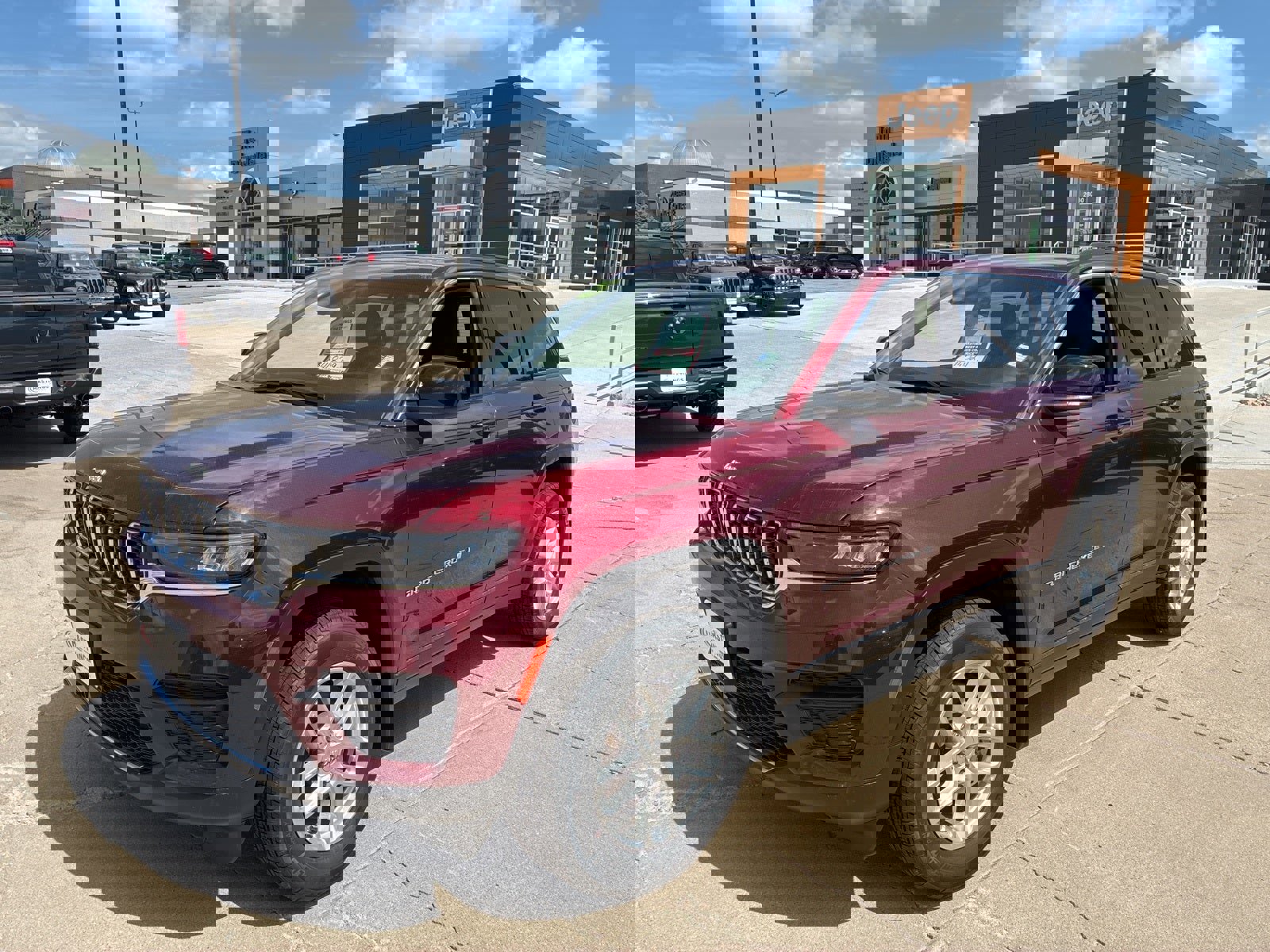 New 2025 Jeep Grand Cherokee Laredo X w/ Luxury Tech Group I