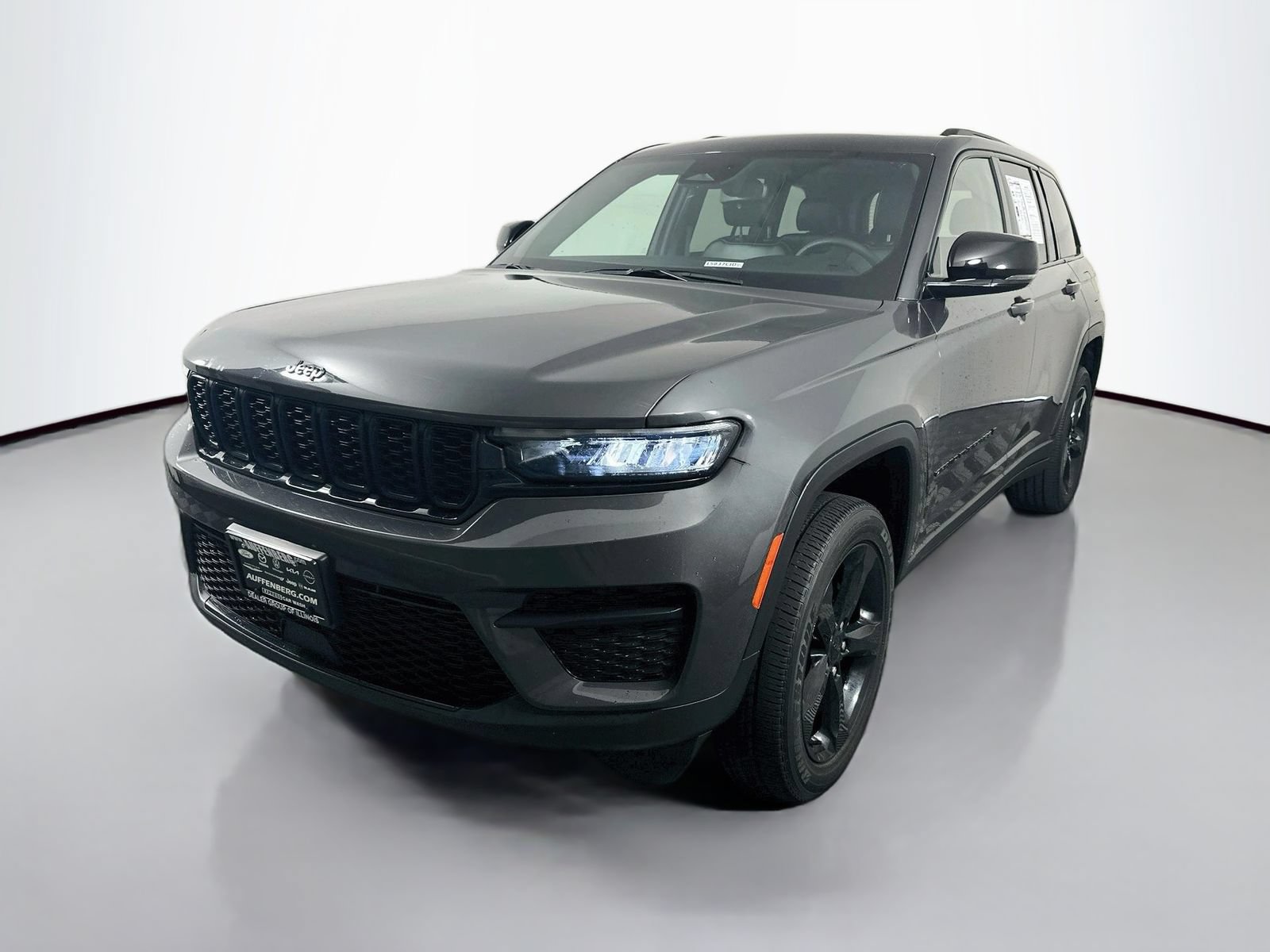 Used 2023 Jeep Grand Cherokee Altitude AWD/4WD image 3