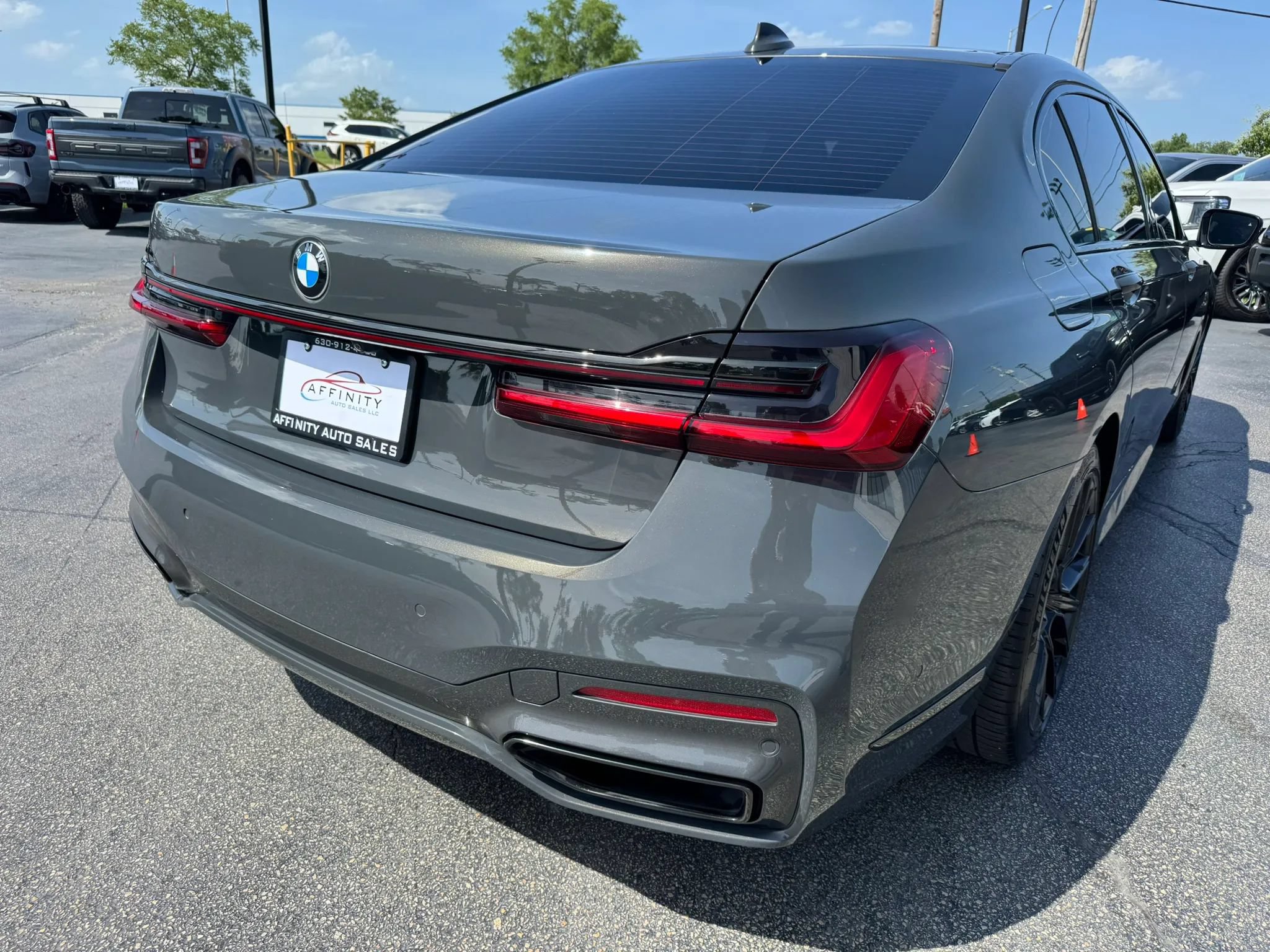 Used 2022 BMW 750i xDrive w/ Executive Package AWD/4WD image 6