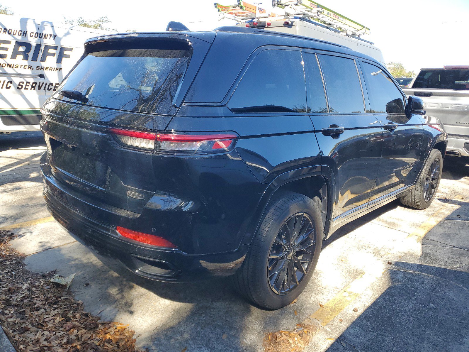 Used 2023 Jeep Grand Cherokee Summit image 4