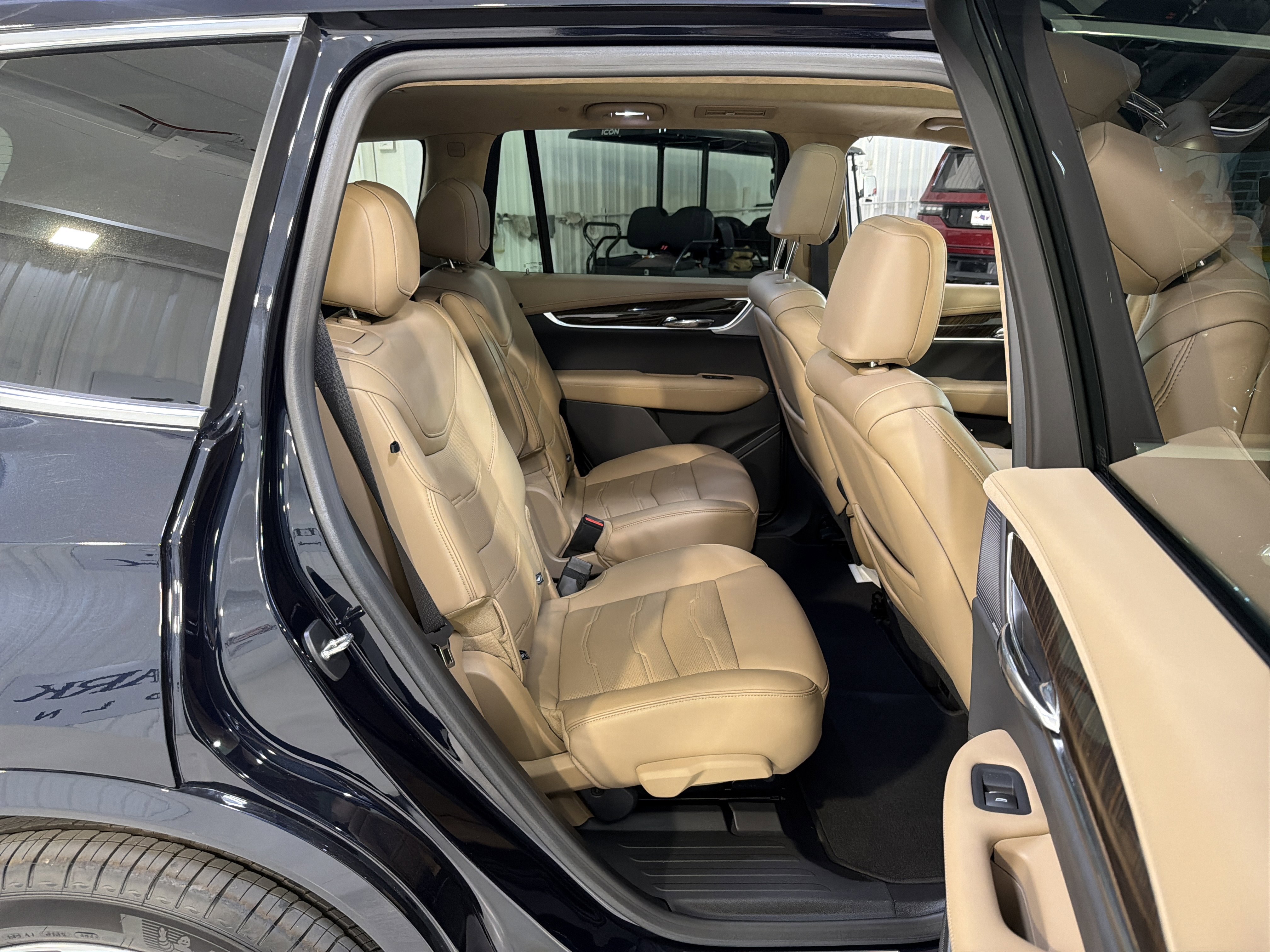 Used 2022 Cadillac XT6 Premium Luxury w/ Platinum Package image 14